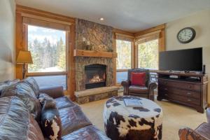 a living room with a couch and a fireplace at Private Family Friendly 2 Bedroom Townhome Located In East Keystone With Access To Free Shuttle Service in Keystone