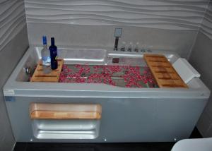 a bath tub filled with lots of red sprinkles at Cottage San Francesco in Nuwara Eliya