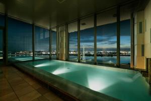 Bazén v ubytování Candeo Hotels Nankai Wakayama nebo v jeho okolí