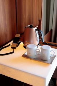 Příslušenství pro přípravu čaje a kávy v ubytování Candeo Hotels Nankai Wakayama