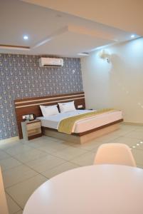 Gallery image of hotel fortune suites in Bangalore
