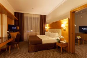 Кровать или кровати в номере Отель Милан