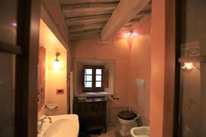 A bathroom at Antico Gelso
