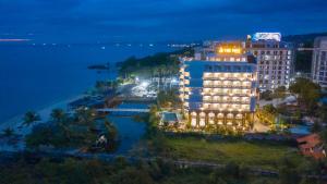 富國的住宿－The May Phu Quoc Hotel，晚上酒店享有空中景色