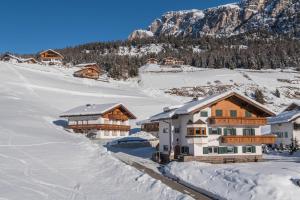 Photo de la galerie de l'établissement Apartment Justine Wurdengeja, à Selva di Val Gardena