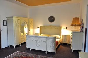 Llit o llits en una habitació de Hotel Císař Ferdinand