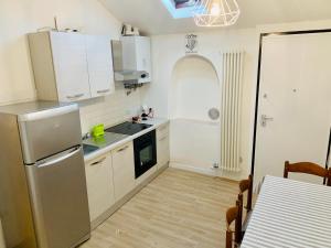 Kuchyň nebo kuchyňský kout v ubytování Conte Durini Apartments & Rooms