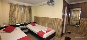 Ένα ή περισσότερα κρεβάτια σε δωμάτιο στο Hotel Royal Residency