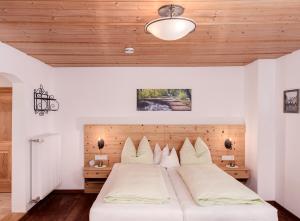 Un ou plusieurs lits dans un hébergement de l'établissement Holznerhof - Chiemgau Karte