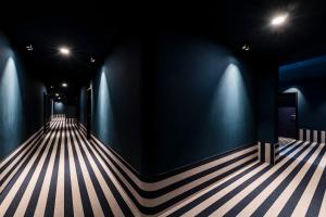 a dark room with blue walls and striped floors at Romantik Hotel Zur Schwane in Volkach