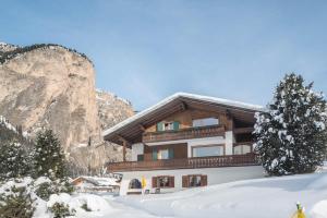 Gallery image of Panoramico Haus Forelle in Selva di Val Gardena