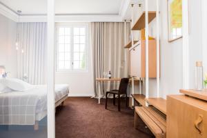 Postel nebo postele na pokoji v ubytování Château Cordeillan-Bages