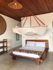 Boblin la Mer hotel restaurant plage tesisinde bir odada yatak veya yataklar