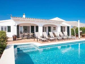 The swimming pool at or close to VILLA BINI ORAN Gran piscina vistas al mar