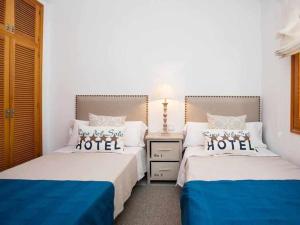A bed or beds in a room at VILLA BINI ORAN Gran piscina vistas al mar
