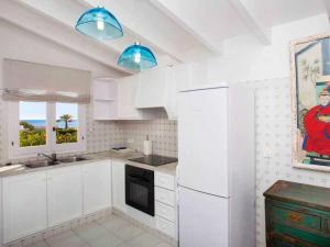 A kitchen or kitchenette at VILLA BINI ORAN Gran piscina vistas al mar