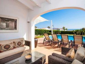 The swimming pool at or close to VILLA BINI ORAN Gran piscina vistas al mar