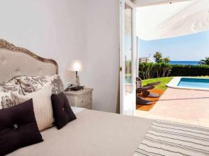 The swimming pool at or close to VILLA BINI ORAN Gran piscina vistas al mar