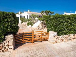 Kép VILLA BINI ORAN Gran piscina vistas al mar szállásáról Binibecában a galériában