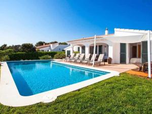 The swimming pool at or close to VILLA BINI ORAN Gran piscina vistas al mar