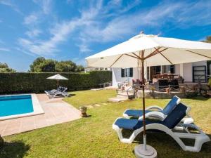 Bazén v ubytování VILLA JARAMA Elegante chalet cerca de la playa nebo v jeho okolí