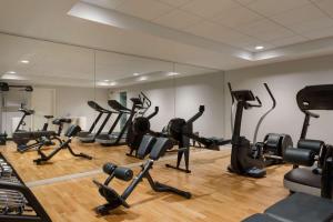 The fitness centre and/or fitness facilities at Comwell Aarhus Dolce by Wyndham