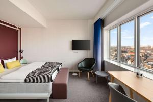 A television and/or entertainment centre at Comwell Aarhus Dolce by Wyndham