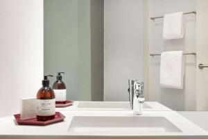 A bathroom at Comwell Aarhus Dolce by Wyndham