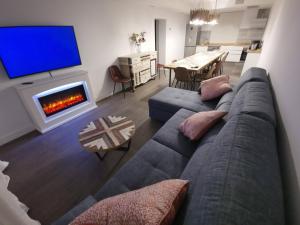 TV a/nebo společenská místnost v ubytování VILLA MAREL