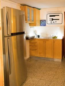 Exodus Hostel & Dive Center的厨房或小厨房