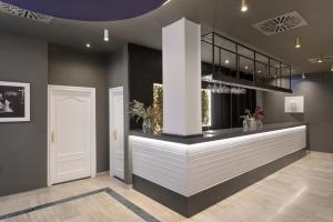 a lobby with a counter and a white door at Hotel Inca Boutique in Zaragoza