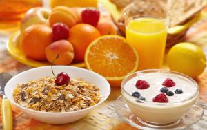 a table topped with a bowl of granola and fruit at B&B Business in Casalnuovo di Napoli