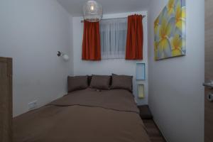 Posteľ alebo postele v izbe v ubytovaní Lido Riviera Sunshine Apartman Balatonlelle