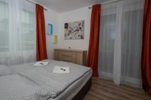 Posteľ alebo postele v izbe v ubytovaní Lido Riviera Sunshine Apartman Balatonlelle