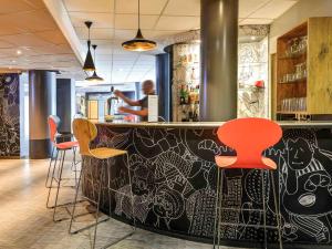 Ο χώρος του lounge ή του μπαρ στο Ibis Orly Chevilly Tram 7