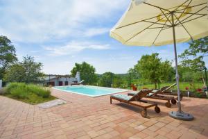 Bazén v ubytovaní Holiday home Elvis, village Kujići alebo v jeho blízkosti