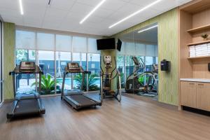 Fitness centrum a/nebo fitness zařízení v ubytování TRYP by Wyndham Orlando