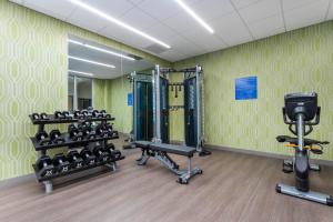 Fitness centrum a/nebo fitness zařízení v ubytování TRYP by Wyndham Orlando