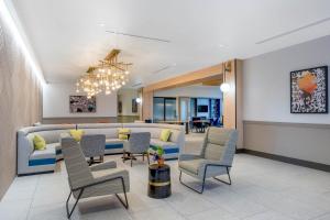 Posezení v ubytování TRYP by Wyndham Orlando