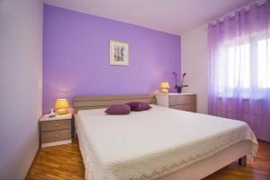 Posteľ alebo postele v izbe v ubytovaní Holiday home Elvis, village Kujići + 35 fotografií