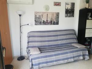 A bed or beds in a room at Estudio, Playa de Denia