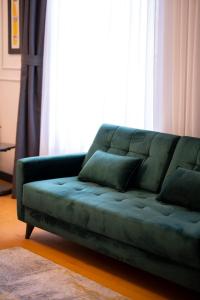 a couch that is sitting on a carpet at Ferman Port Hotel in Istanbul
