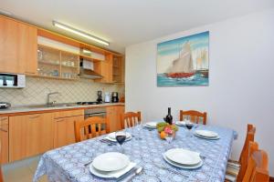 Kuchyňa alebo kuchynka v ubytovaní Holiday Home Nevenka