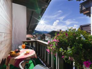 Ein allgemeiner Bergblick oder ein Berglick von der Pension aus