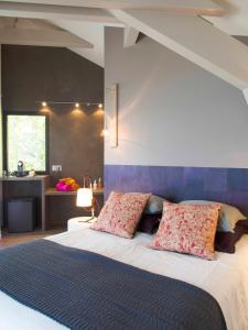 Кровать или кровати в номере Le Clos Du Lac - location de chambres