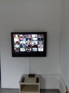 Телевизия и/или развлекателен център в City View Apartment