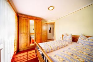 Postel nebo postele na pokoji v ubytování Biohotel Castello Königsleiten
