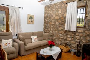 A seating area at El Molinet del Governador- Apartamentos Rurales