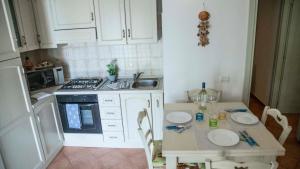 Una cocina o kitchenette en Sardinia Imagination - Valledoria M44