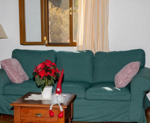 A seating area at El Molinet del Governador- Apartamentos Rurales